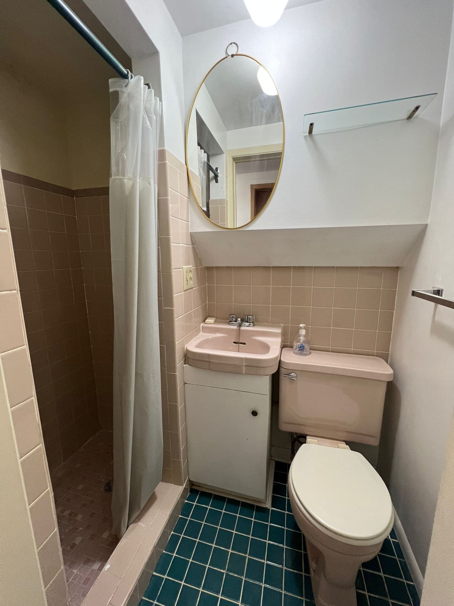 Group leasing available 4 bedrooms basement all utilities included